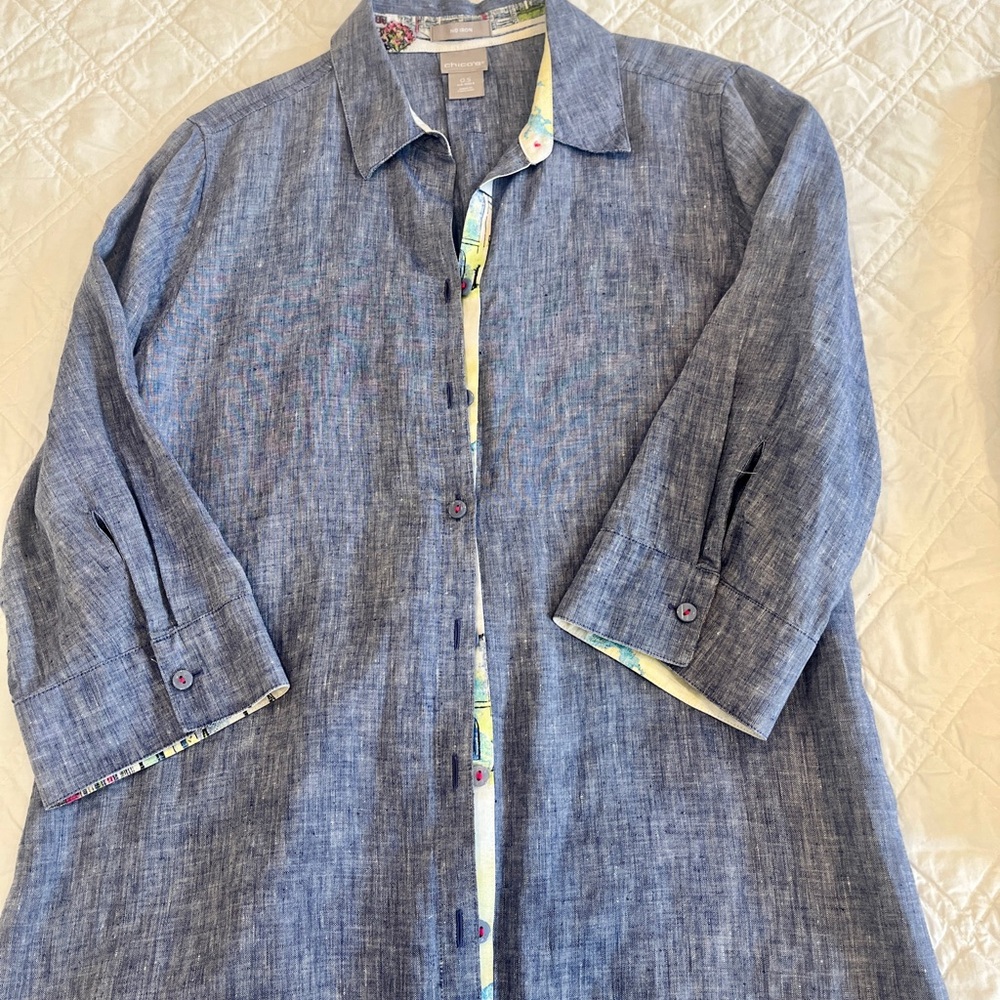 Chicos no iron chambray shirt. Tunic length -darling contrast placket and cuffs
